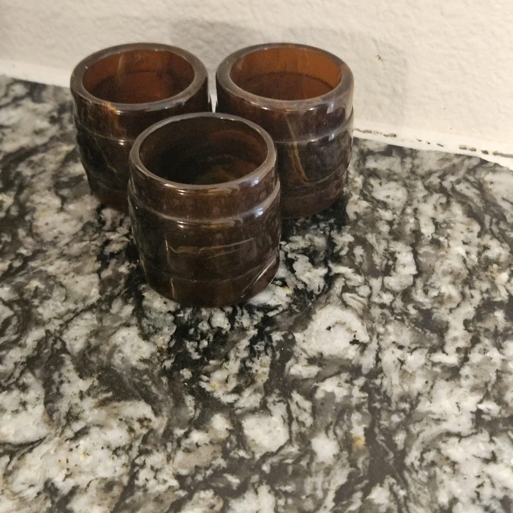 Set of 3 brown swirl like tortoise‎ plastics or bakelite MCM napkin rings